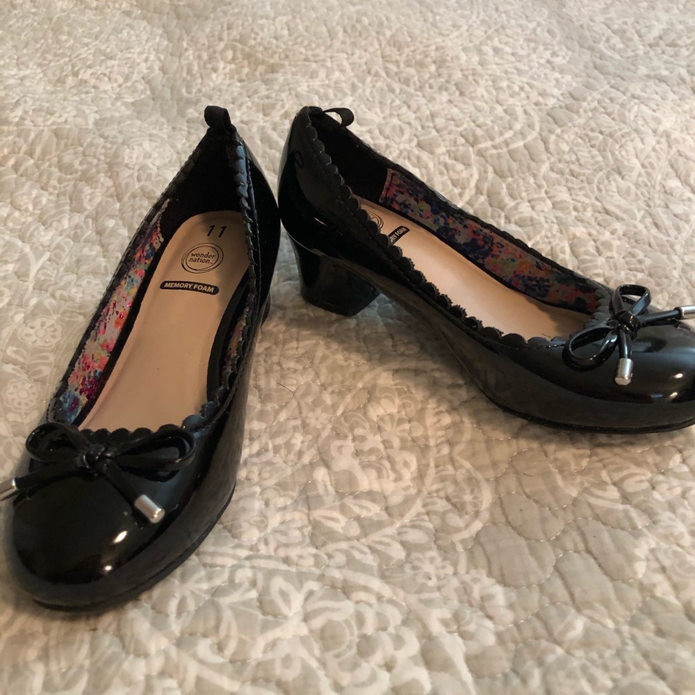 Girls black patent leather dress shoe